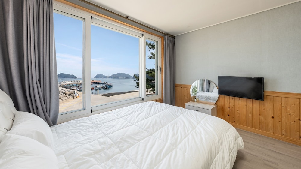Basic Room, 1 Bedroom (Apt. 201, Building B)