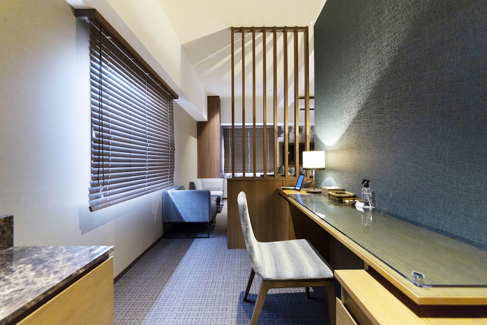 Deluxe Twin Room, Non Smoking (Housekeeping Once Every 3 Days) photo 2