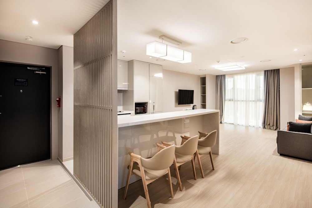 Residence Studio Corner Suite (+Massage Chair) photo 1