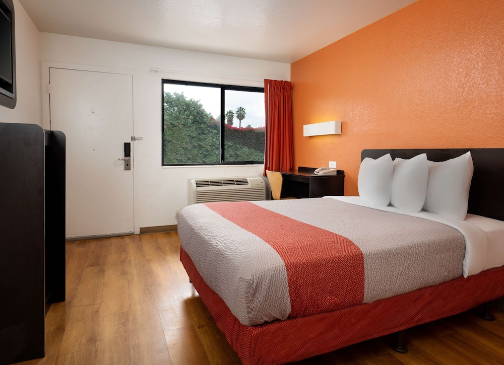Standard Room, 1 Double Bed, Non Smoking photo 1