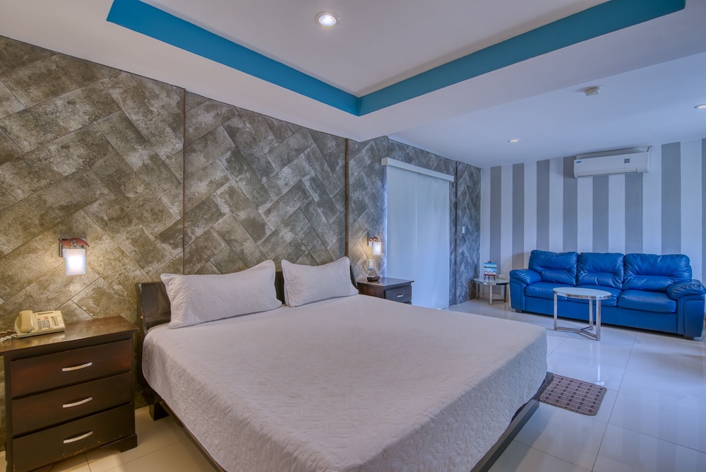 Junior Room, 1 King Bed