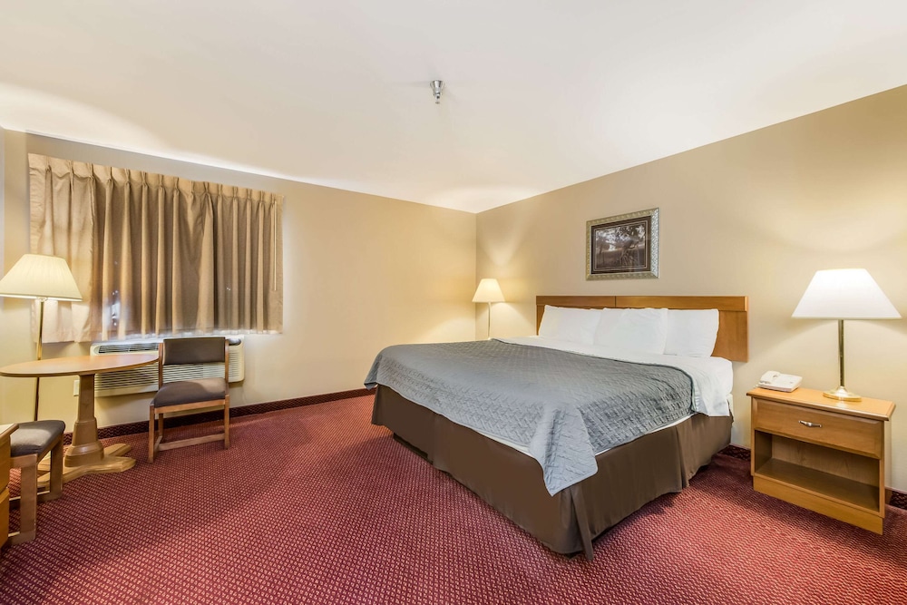 Room, 1 King Bed, Accessible, Non Smoking (No Pets Allowed) - Photo 1