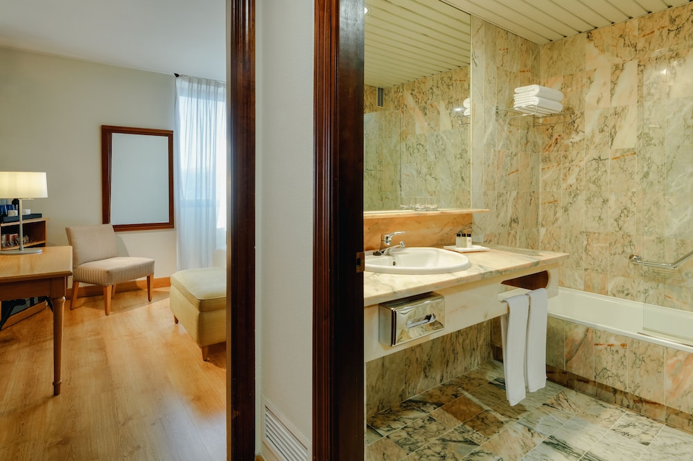 Standard Room (extra bed 2 adults + 1 child) - Photo 7