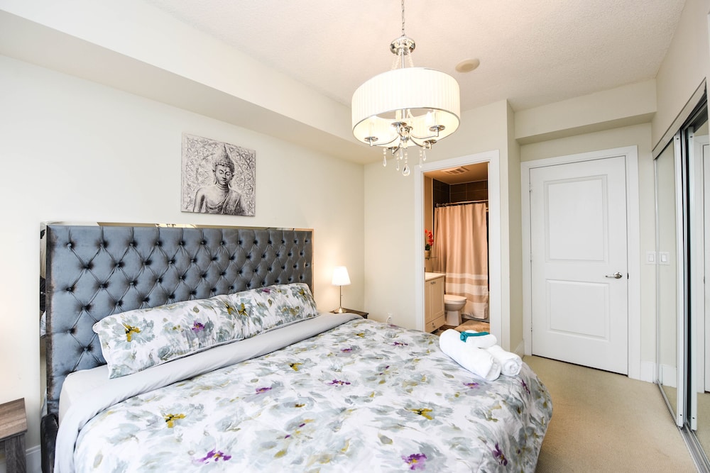 Luxury Condo, Multiple Beds, City View