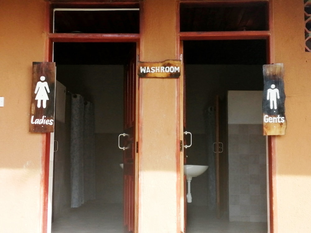 Economy Triple Room photo 3