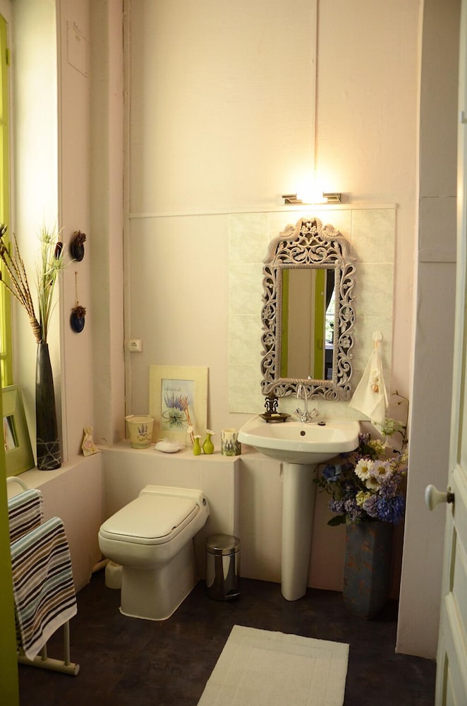 Comfort Double Room, 1 Double Bed, Bathtub, Courtyard Area (Iris) photo 2