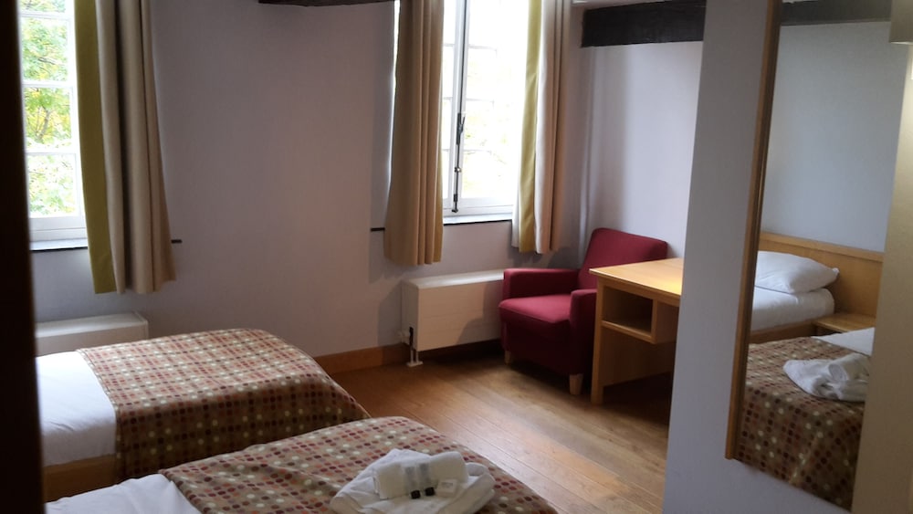Twin Room - Photo 3