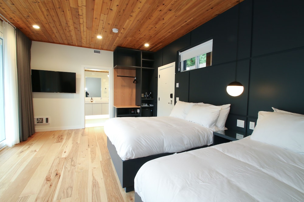 Premium Studio, 2 Double Beds, Ocean View, photo 6