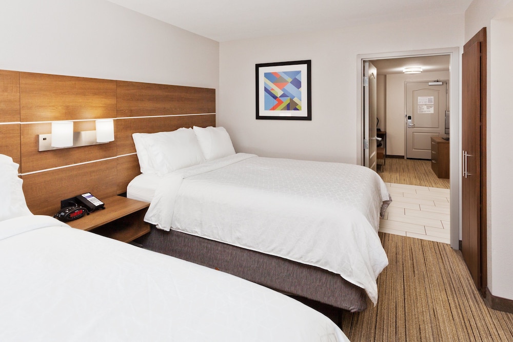 Room, 2 Queen Beds, Accessible (Communications, Accessible Tub) - Photo 6