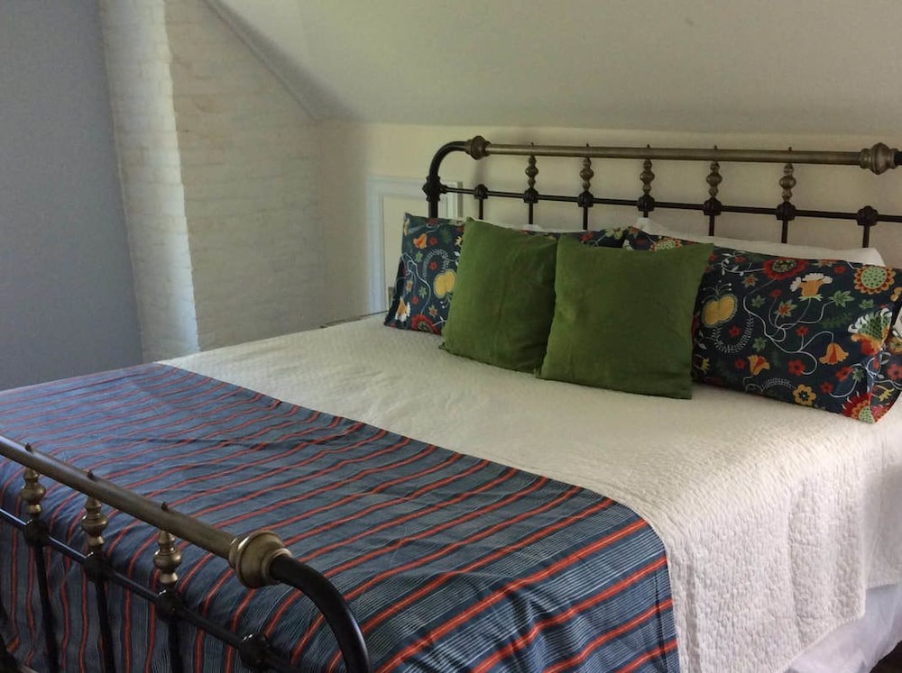 Classic Room, 1 King Bed (Bay Shore Room) photo 2