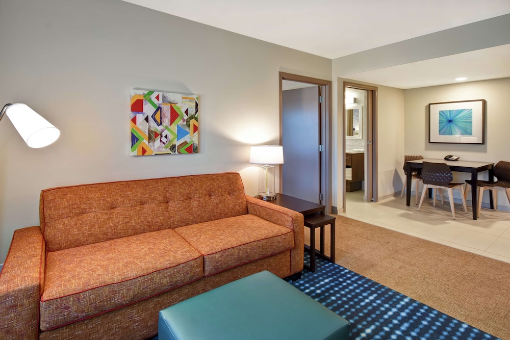 Suite, 1 King Bed, Accessible (Hearing) photo 3
