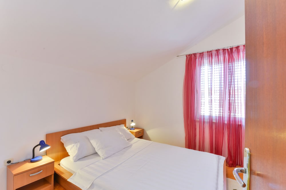 Apartment (A2)