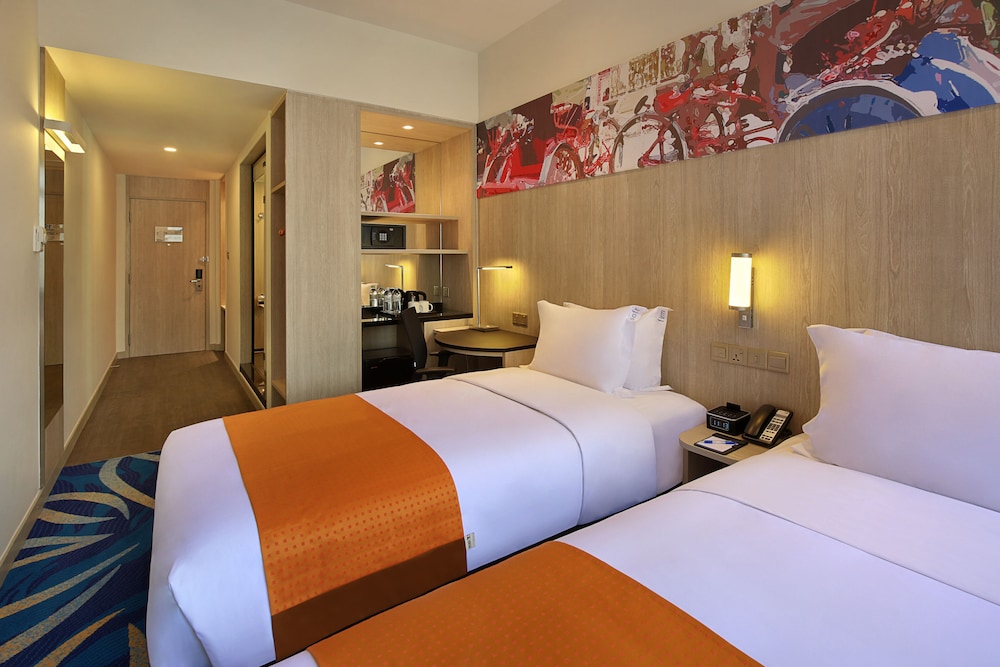 Standard Room, Multiple Beds (Free Breakfast) - Photo 10