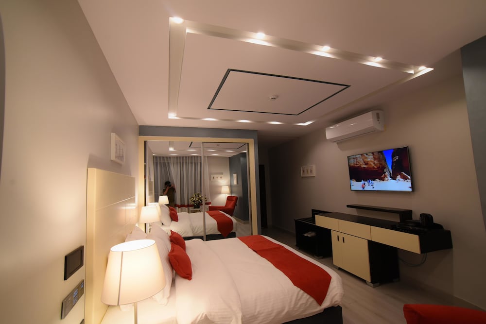 Deluxe Room, City View - Photo 3