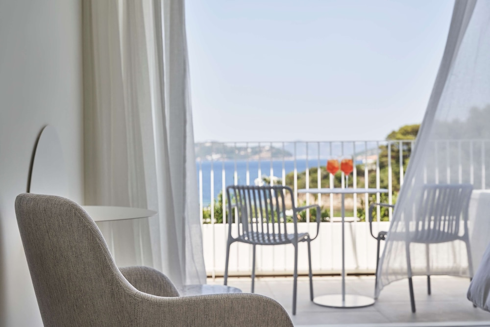 Honeymoon Suite, Jetted Tub, Sea View photo 3