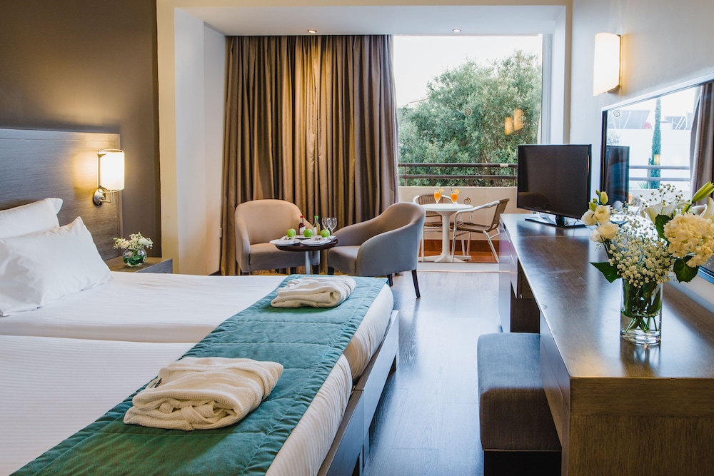 Deluxe Room - Photo 1