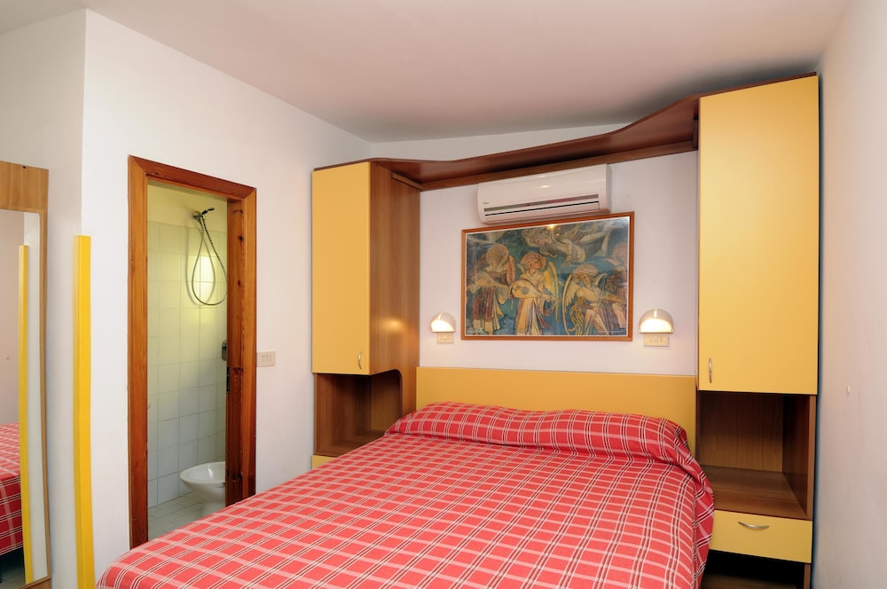 Economy Quadruple Room photo 1