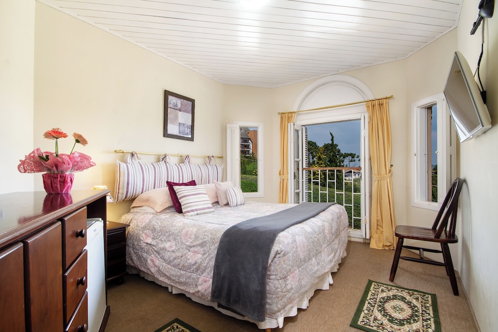 Deluxe Room, Hill View