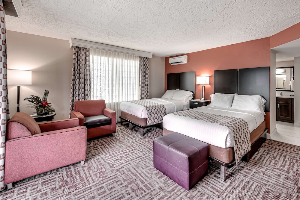 Room, 2 Double Beds, Accessible, Pool View (Hearing) - Photo 4