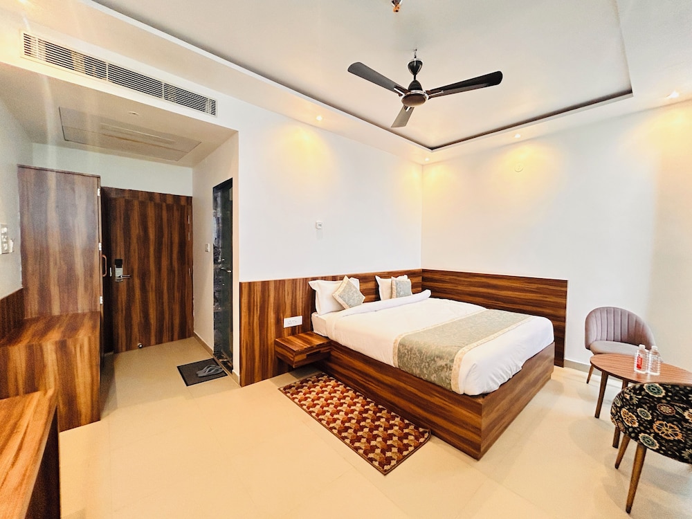Royal Room, City View