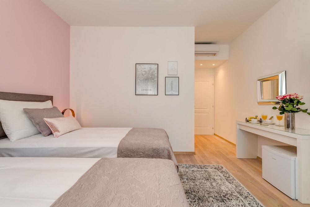 Deluxe Double Room, Balcony (London) photo 3