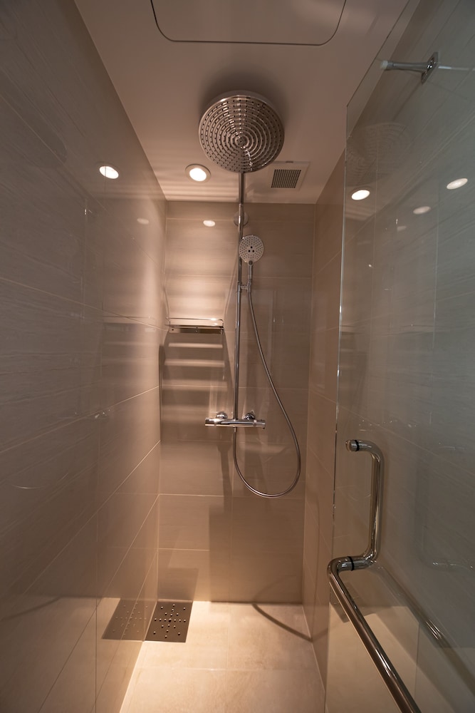 Hollywood Twin Room, Non Smoking (Up to 2 pax for above 6 years old) - Photo 7