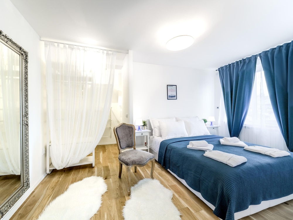 Superior Apartment, Private Bathroom, City View