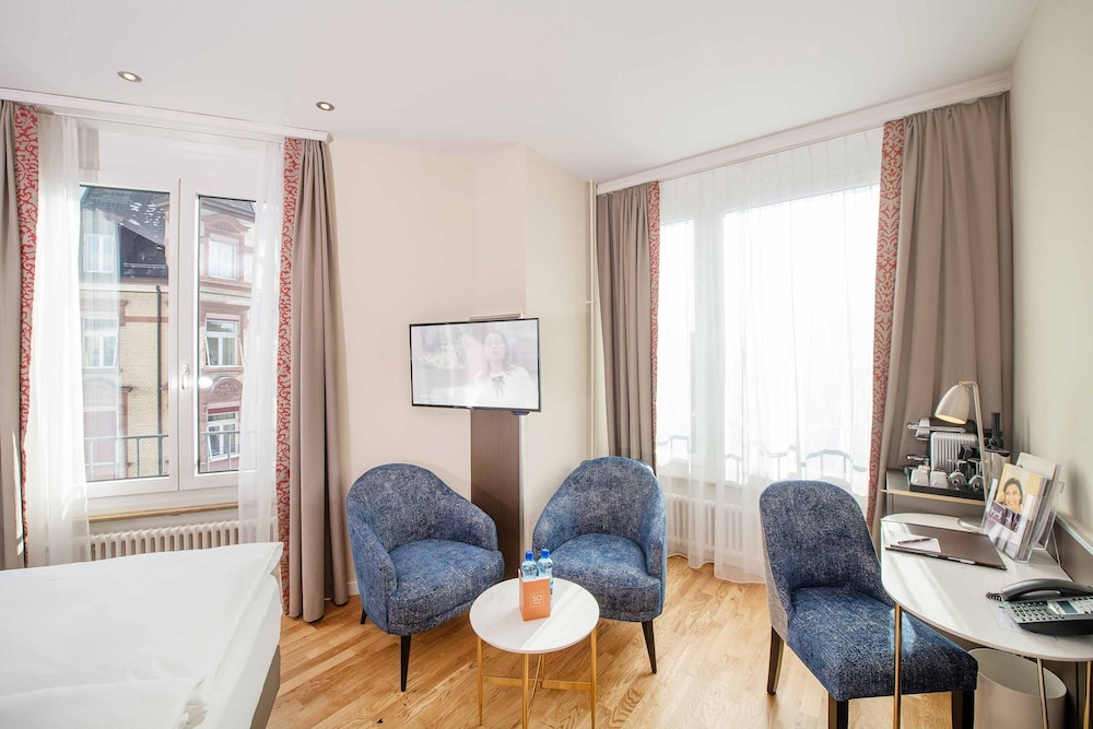 Standard Twin Room - Photo 3
