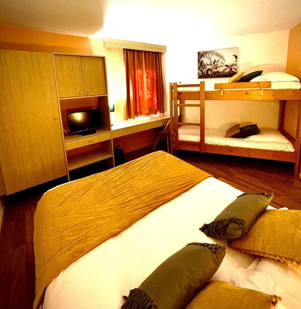 Comfort Quadruple Room, Garden View photo 3