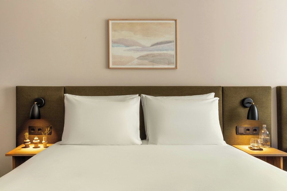 Superior Room, 1 Queen Bed, photo 7