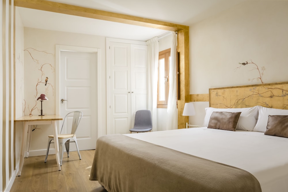 Double Room - Photo 9