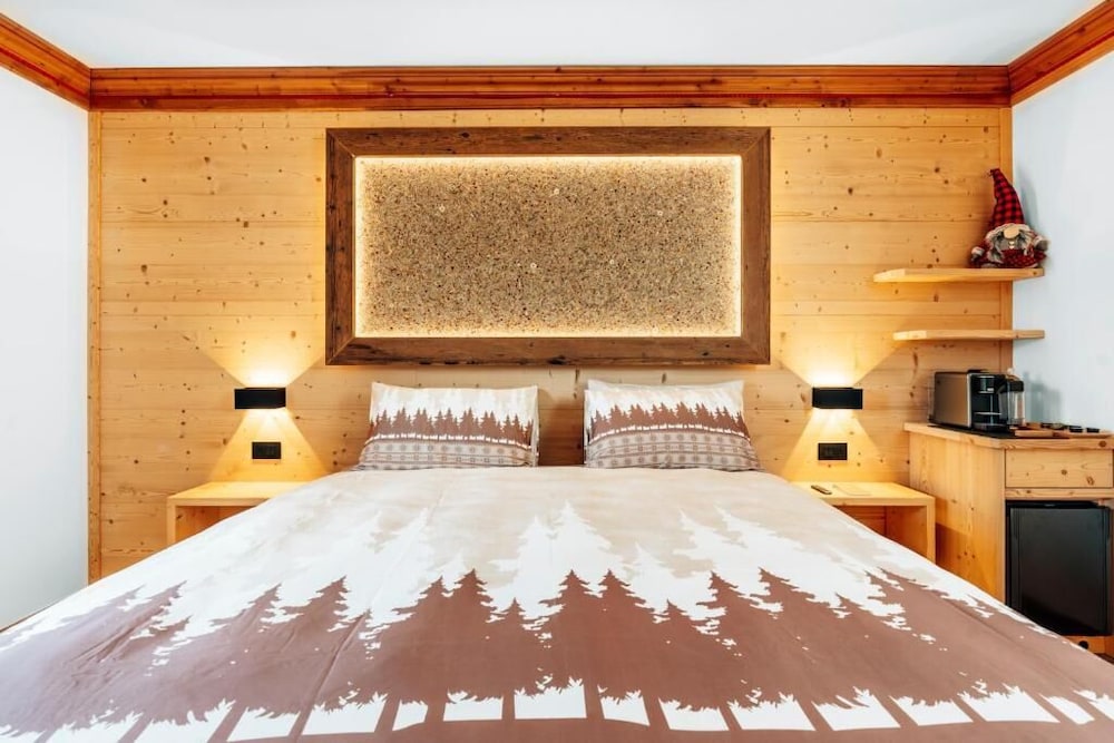 Deluxe Double or Twin Room, Balcony, Mountain View photo 1
