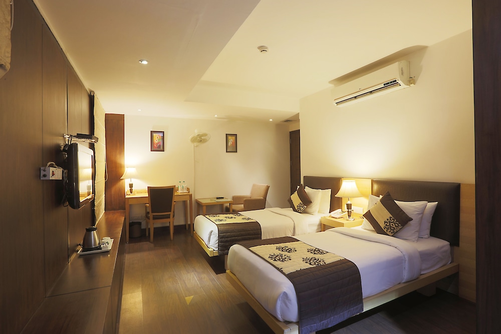 Suite Room - Photo 4