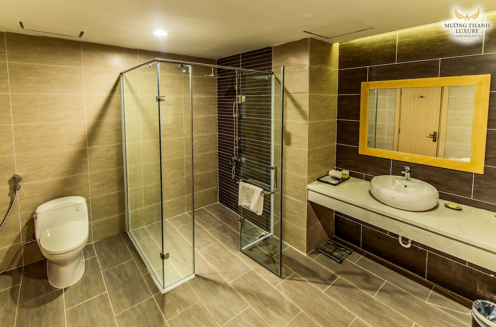 Executive Suite - Photo 9