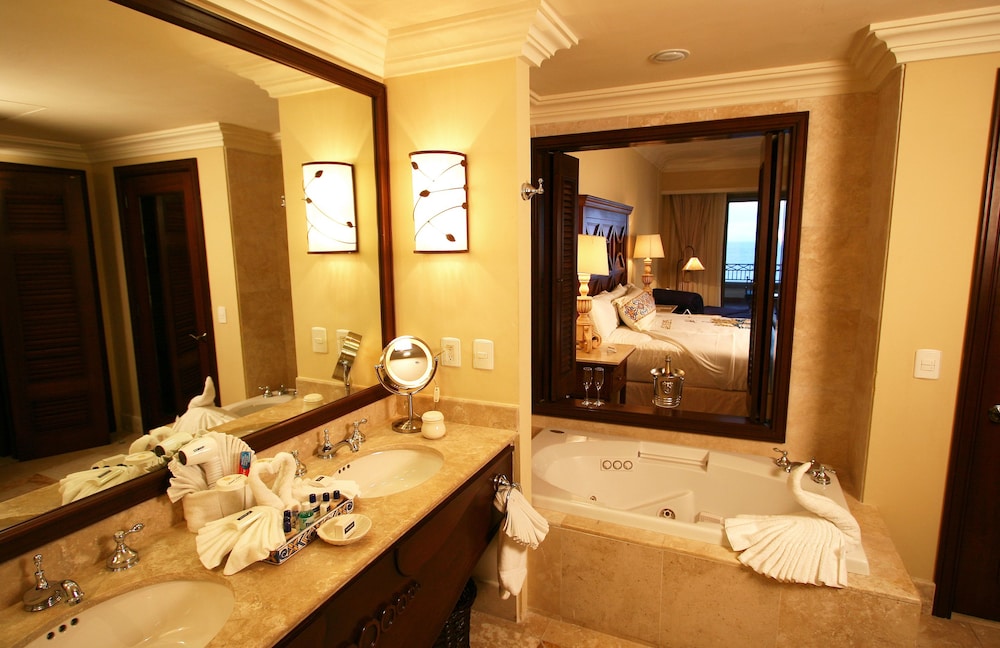 Super Executive Suite Ocean View with Jacuzzi - Photo 9