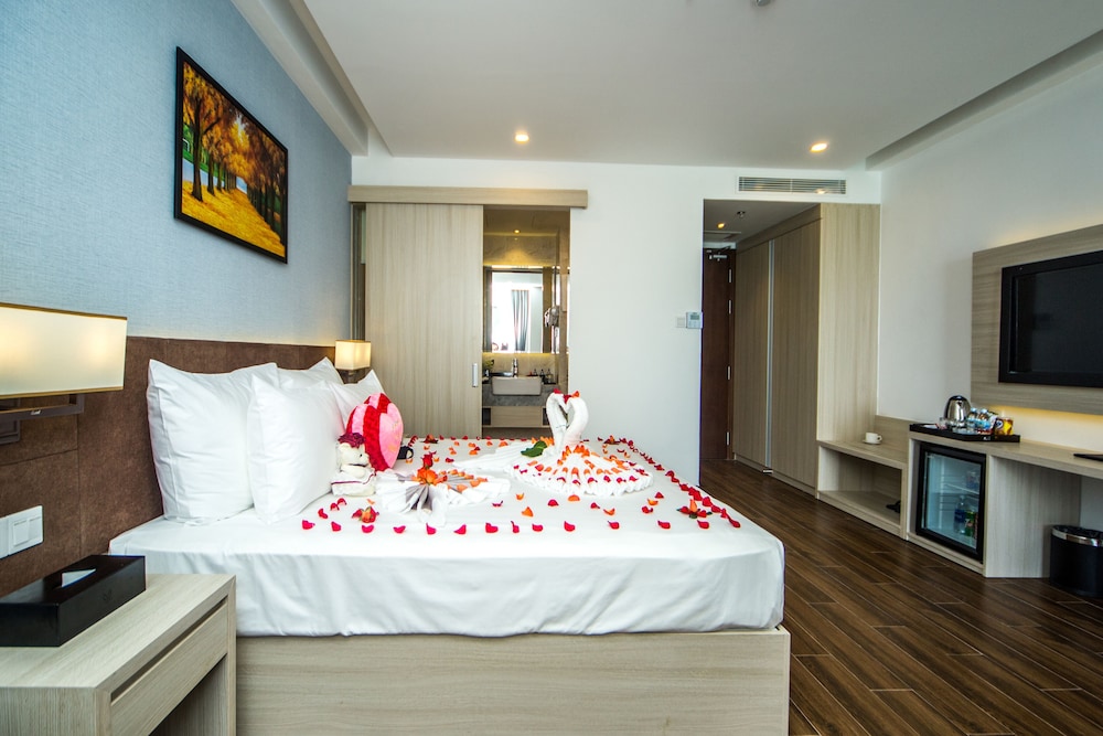Superior Double Room, 1 Queen Bed, Non Smoking, No Windows photo 1