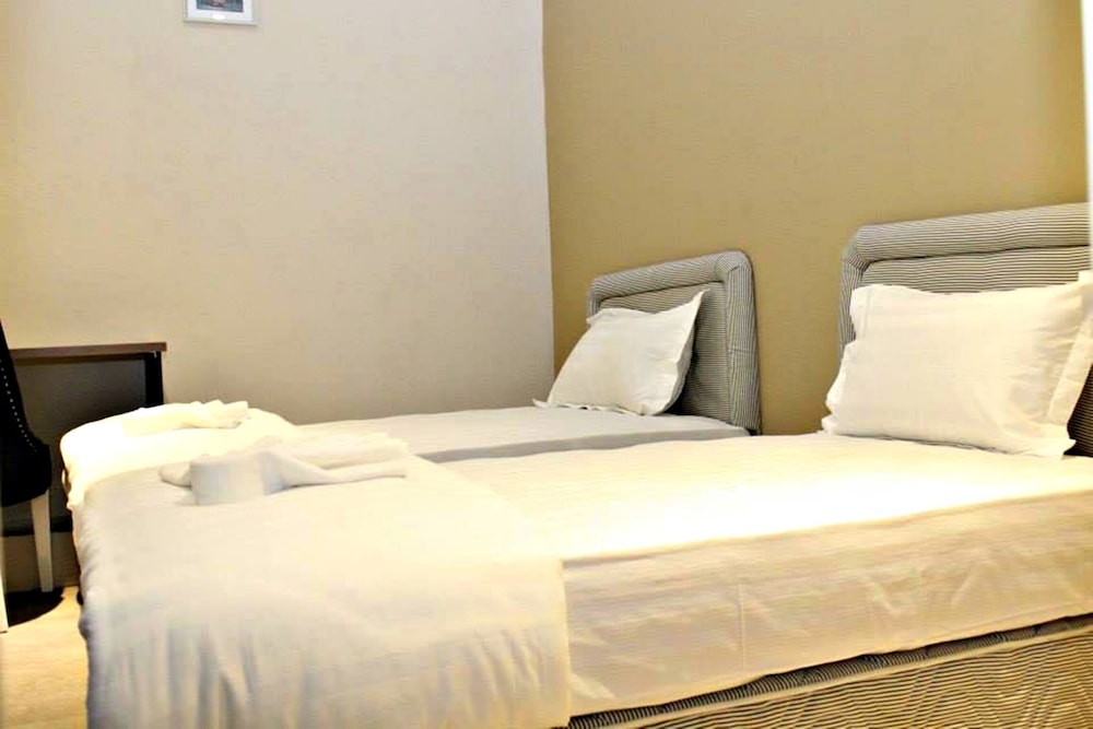 Basic Twin Room - Photo 1