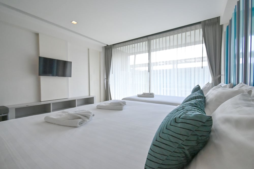 Deluxe Triple Room, 1 Bedroom, Balcony photo 3