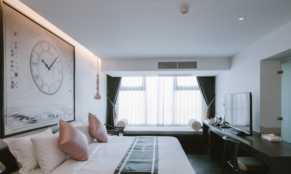 Suite King Room - Photo 19