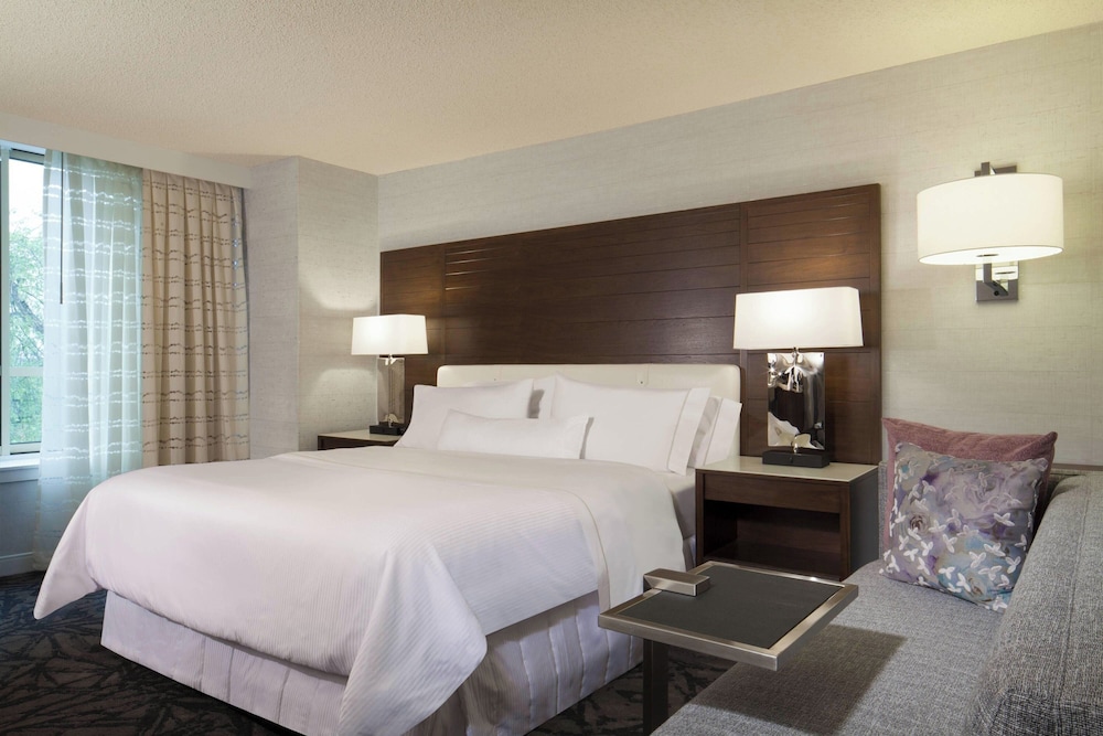 Executive Suite, 1 King Bed (SW-M) - Photo 3