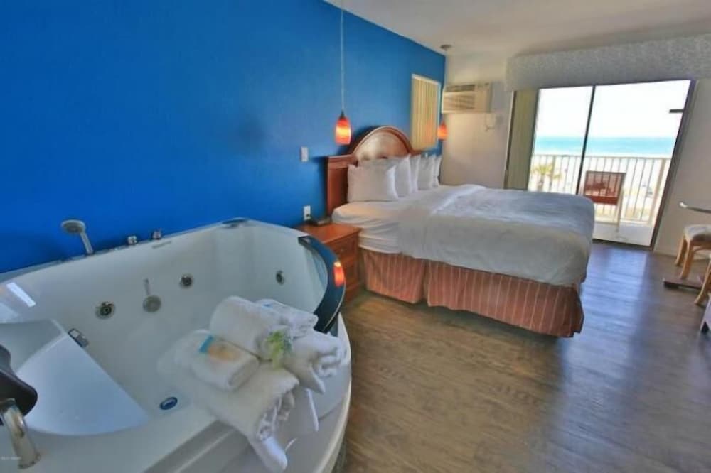 Honeymoon Room, 1 King Bed, Balcony, Oceanfront photo 1