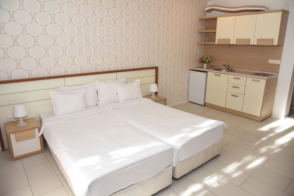 Studio With Kitchenette
