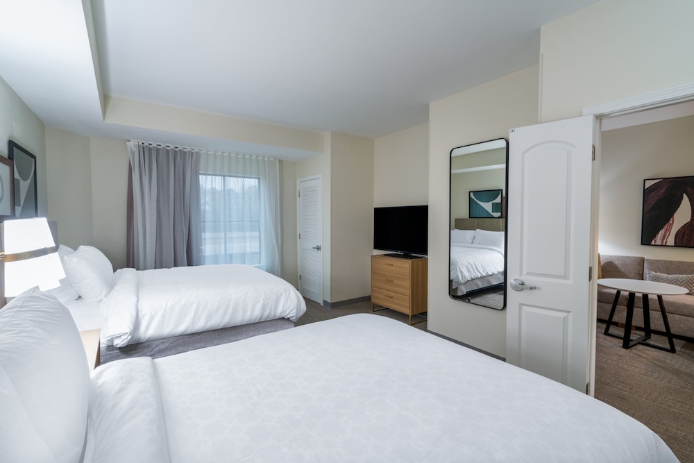 Suite, 1 Bedroom, Mobility Accessible, Kitchen (Accessible Tub) - Photo 3