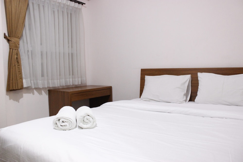 Room - Photo 15