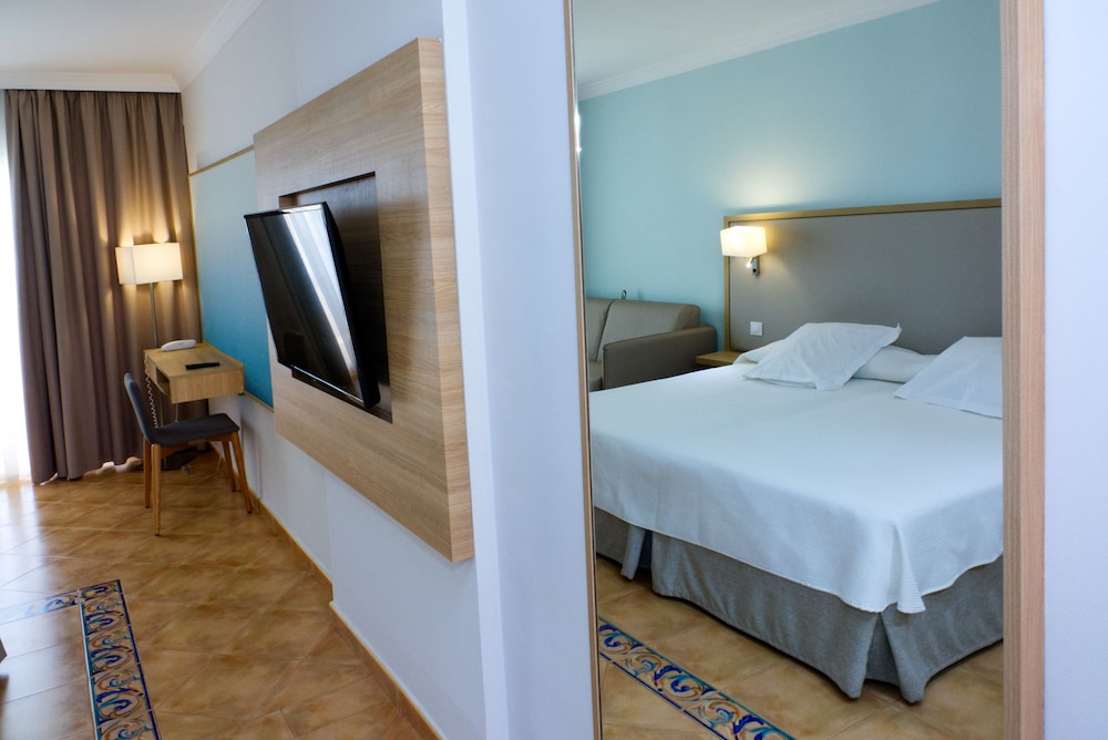 Standard Double Room - Photo 8