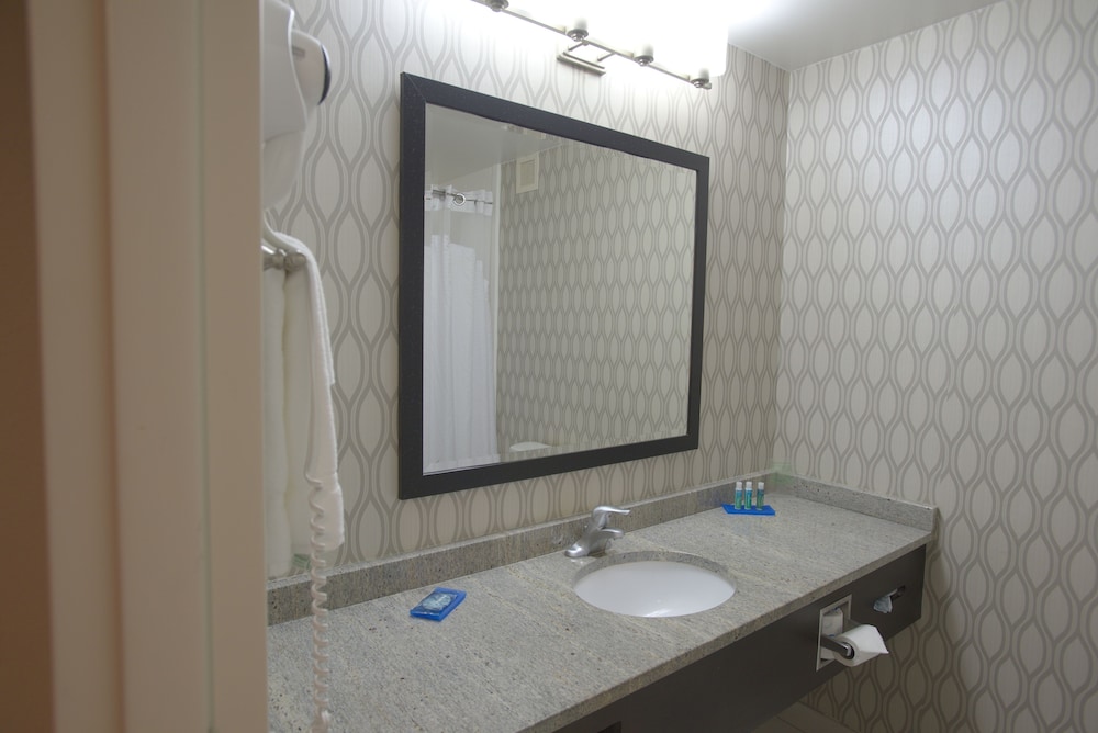 Suite, 1 King Bed with Sofa bed, Jetted Tub photo 2