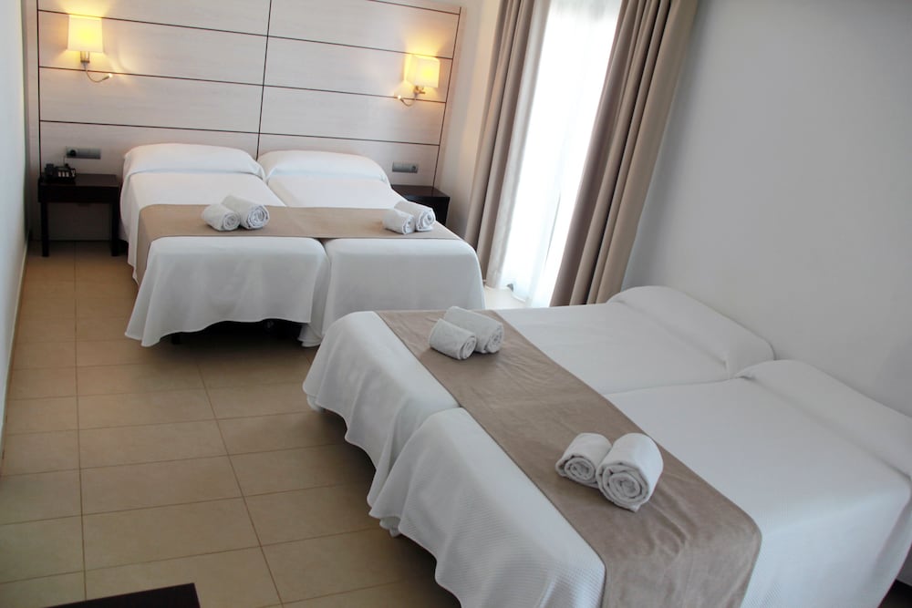 Quadruple Room, Balcony - Photo 9