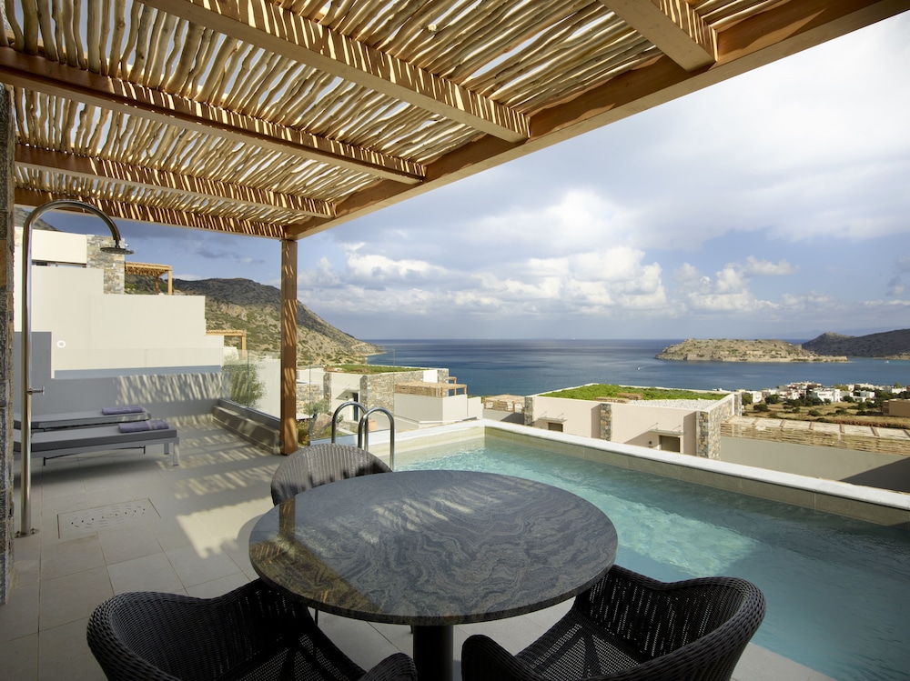 Family Duplex with Private Pool - Basement Level - Sea View - Photo 4