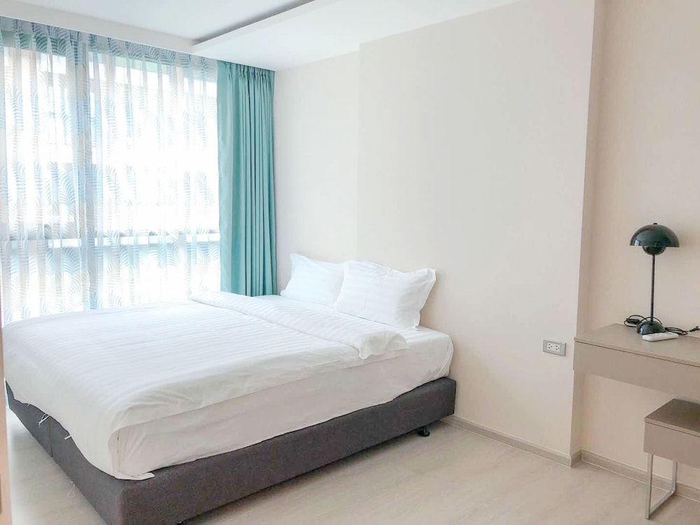 Family Room, 2 Bedrooms, Non Smoking, Pool View photo 2