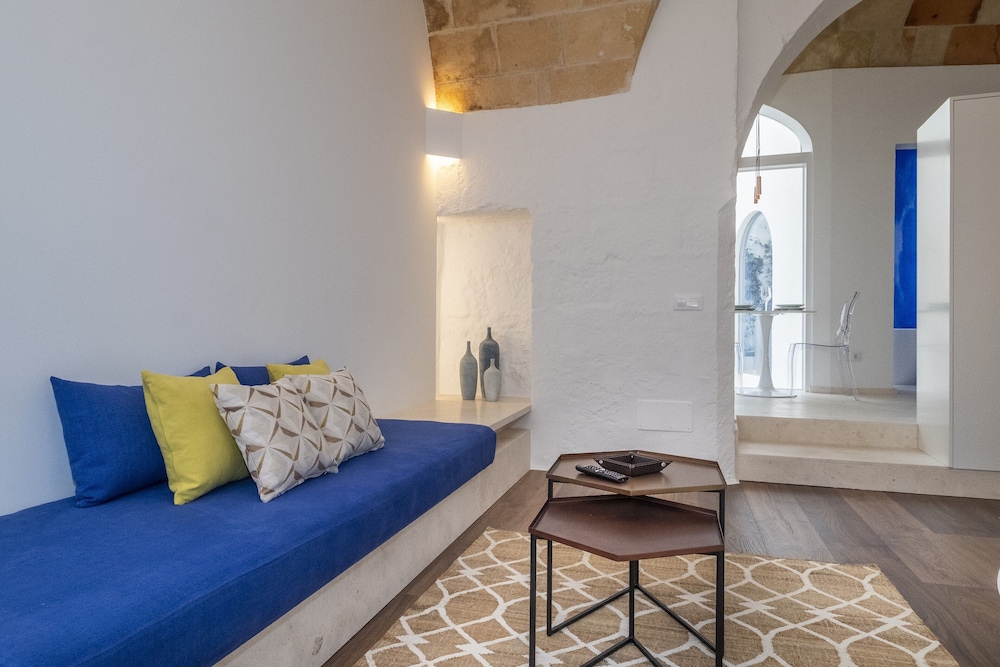 Deluxe Suite, Terrace - Photo 5